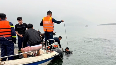 Морские коммандос обнаружили тело в результате опрокидывания лодки на озере Тхак Ба.