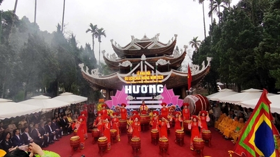 Åpningsseremonien for Huong Pagoda-festivalen 2026