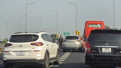 Mai multe secțiuni ale autostrăzii expres de la Lam Dong la Ho Chi Minh City sunt închise și deschise alternativ pentru a evita aglomerația traficului.