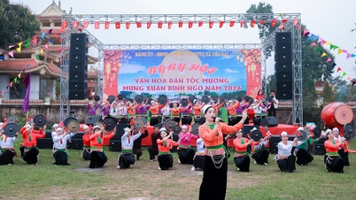 ຕາແສງອຽນບ໋າຍ ສະເຫຼີມສະຫຼອງງານບຸນລະດູໃບໄມ້ປົ່ງຂອງຊົນເຜົ່າມ່ວງໃນປີມ້າ (2016).
