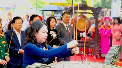 Vicepreședinta Vo Thi Anh Xuan participă la ceremonia de deschidere a festivalului Templului Hai Ba Trung.