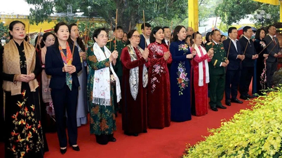 Åpningsseremonien for Hai Ba Trung-tempelfestivalen våren i Hestens år 2026