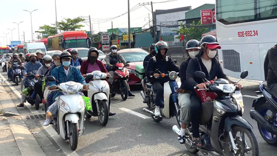 Orang-orang berbondong-bondong kembali ke Kota Ho Chi Minh.