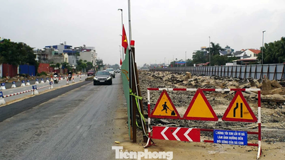 מחסומי בנייה שהוקמו באתר הבנייה של המעבר התת-קרקעי בשווי של למעלה מ-700 מיליארד וונד בהאי פונג במהלך חג טט.