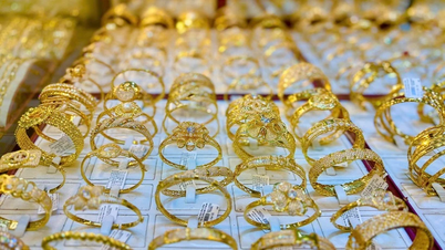 La semana pasada, los precios mundiales del oro se mantuvieron relativamente estables, mientras que los precios de los anillos de oro nacionales subieron a 182,5 millones de VND por tael.