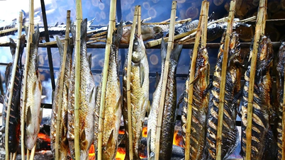 Grilled fish from the Da River - a flavor that captivates tourists on their spring trip to the Thac Bo Temple.