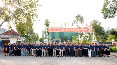 An Giang province's newspapers and radio and television stations launch the "Planting Trees in Remembrance of Uncle Ho" campaign.