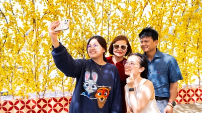 Sektor pariwisata mencetak rekor: Jumlah wisatawan Vietnam dan mancanegara yang berkunjung selama liburan Tet mencapai angka yang belum pernah terjadi sebelumnya.