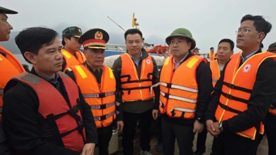 Lao Cai aktywnie poszukuje ofiar wywrócenia się łodzi na jeziorze Thac Ba.
