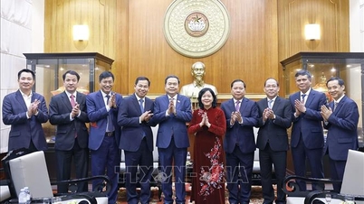 El Presidente de la Asamblea Nacional envía saludos de Año Nuevo al Comité Central del Frente de la Patria de Vietnam.
