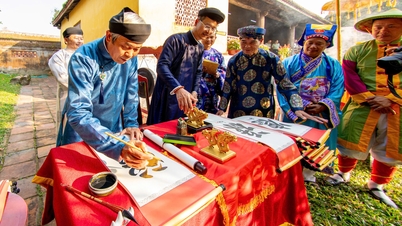 ការបញ្ចុះបង្គោលពិធី និងបើកត្រានៅកំពែងរាជវាំងហ្វេ គឺជាពិធីបញ្ចប់នៃថ្ងៃឈប់សម្រាកបុណ្យចូលឆ្នាំថ្មី ឆ្នាំសេះ។