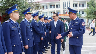 Ο Πρόεδρος της Επαρχιακής Λαϊκής Επιτροπής, Βο Τρονγκ Χάι, επισκέπτεται διάφορες μονάδες και τους στέλνει ευχές για την Πρωτοχρονιά.