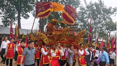 Festival du printemps du temple Bac Cung 2026 : un point de rencontre pour les habitants et les touristes.