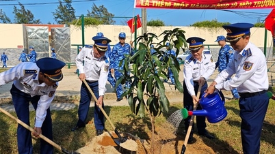 Durante el Tet (Año Nuevo vietnamita) se llevan a cabo vibrantes actividades de plantación de árboles en el centro de Vietnam.