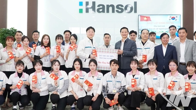 タイグエン省人民委員会委員長がハンソルエレクトロニクスベトナム株式会社を訪問し、従業員を激励しました。
