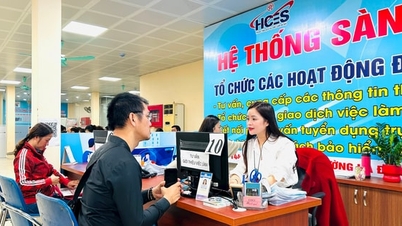 Hanoi apoya a los trabajadores que regresan al mercado inmediatamente después de las vacaciones del Tet.