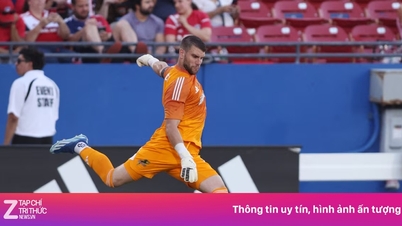 আয়াক্সে নিখুঁত অভিষেকের জন্য ইন্দোনেশিয়ান গোলরক্ষক প্রশংসিত।