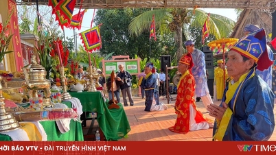 Hoi An: O animado Festival Cau Bong desperta a vitalidade da vila tradicional de Tra Que, conhecida por sua produção de vegetais.