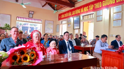 Kawasan perumahan Quang Thuong, wad Yen Thang, telah menganjurkan satu majlis bagi meraikan usia lanjut warga emas sempena Tahun Baru Cina 2026 (Tahun Kuda).