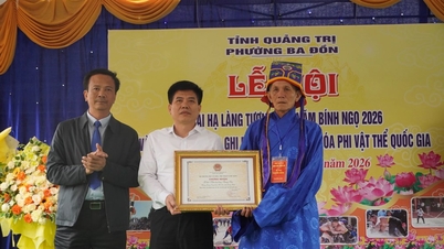 Festival Khai Ha di Desa Tuong Son menerima sertifikat Warisan Budaya Takbenda Nasional.