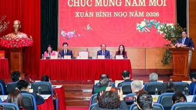 Premierminister Pham Minh Chinh besucht das Ministerium für Kultur, Sport und Tourismus und arbeitet mit ihm zusammen.