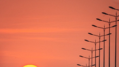 Cidade de Ho Chi Minh: Fotografe o "portão celestial" coberto de vegetação e o pôr do sol vermelho-gema bem no meio da cidade.