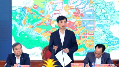 Sekretaris Partai Nguyen Duy Ngoc: Membentuk pembangunan Taman Teknologi Tinggi Hoa Lac bukan hanya untuk Hanoi, tetapi untuk seluruh Wilayah Ibu Kota.