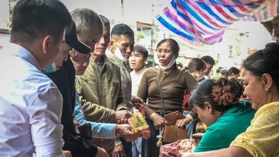 Az év elején a „piros” élelmiszer vonzza a vásárlókat a Ninh Binh-i Vieng piacon; mielőtt bárki megvehetné, elfogy.
