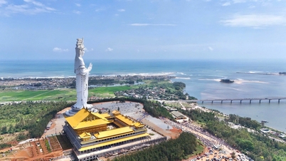 Nejvyšší socha bódhisattvy Avalokitéšvary v jihovýchodní Asii, nacházející se v Quang Ngai, přitahuje turisty.