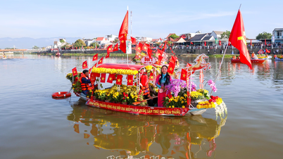 ពិធីបុណ្យទូកផ្កាដ៏រំភើប និងការប្រណាំងទូកនៅលើទន្លេឌិញ