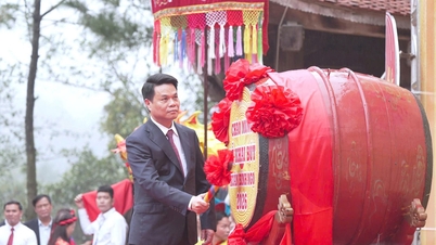 Hai Phong holdt vårkalligrafi-seremonien for hestens år (Bính Ngọ) ved Chu Văn An-tempelet.