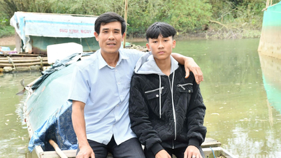 Sungai itu dihuni manusia.