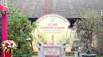 Son Tay Ward ofrece incienso para conmemorar el aniversario de la muerte del rey Phung Hung.