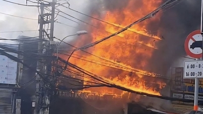 Kota Ho Chi Minh: Kebakaran besar di sebuah toko furnitur menyebabkan lebih dari 2.800 pelanggan kehilangan aliran listrik.