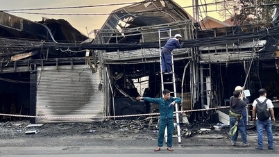 목재 공장 화재: 약 2,800가구가 정전 피해를 입었습니다.