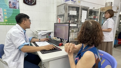 Ho Chi Minh City regulates salaries for elderly doctors and nurses working at health centers.