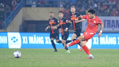 Van Hau scoorde een spectaculair doelpunt waarmee hij Hanoi Police FC hielp een achterstand om te buigen en Thanh Hoa FC te verslaan.