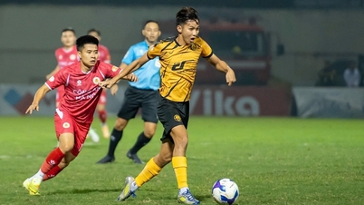 Van Hau scores a spectacular goal to redeem himself for Dinh Bac, as CAHN defeats Thanh Hoa.