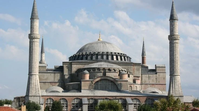 Hagia Sophia: A historical symbol of cultural exchange in Istanbul.