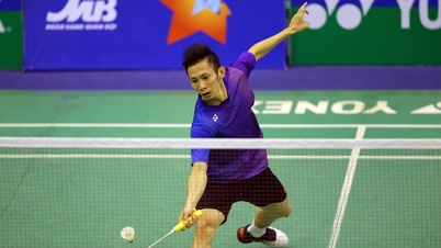 Nguyen Tien Minh, como um bom gengibre, fica cada vez melhor com o tempo, superando jogadores mais jovens no Torneio Internacional de Badminton de Singapura.