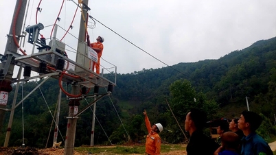Firma Lai Chau Power Company dostarczyła energię elektryczną z krajowej sieci do 144 gospodarstw domowych w gminach Hua Bum i Pa Tan.
