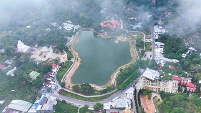 Mengagumi "kota pegunungan" dari atas.
