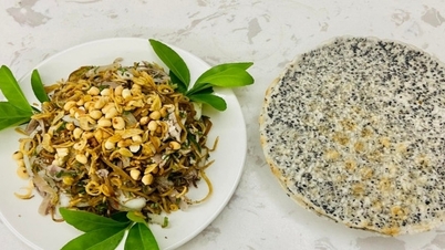 Cara membuat salad bunga pisang putih renyah untuk mengatasi kejenuhan makanan pasca-Tet.