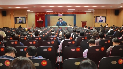 Conferencia nacional para difundir las Resoluciones 79 y 80 del Politburó en la sede del Ministerio de Industria y Comercio.