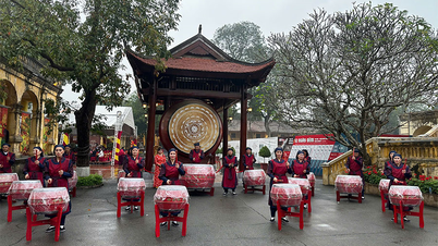 Recriando rituais da corte real na Cerimônia de Oferenda de Incenso da Primavera na Cidadela Imperial de Thang Long.