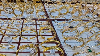 Prix ​​de l'or le 25 février : Les lingots et bagues d'or domestiques dépassent les 185 millions de VND/once à l'approche du jour du Dieu de la Richesse.