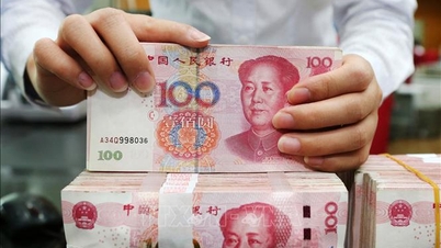 Asian currencies hit 16-month highs thanks to a weaker US dollar.