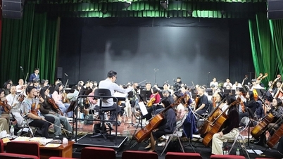La Orquesta Sinfónica del Ejército interpreta un programa especial para dar la bienvenida a la primavera.