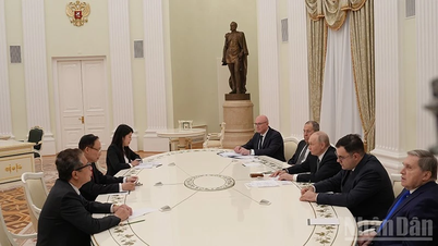 Spesialutsending fra generalsekretær To Lam møter Russlands president Vladimir Putin