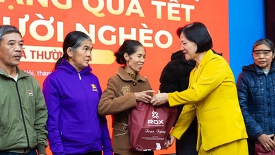 ROX Share brings a warm Lunar New Year to over 2,300 disadvantaged families.
